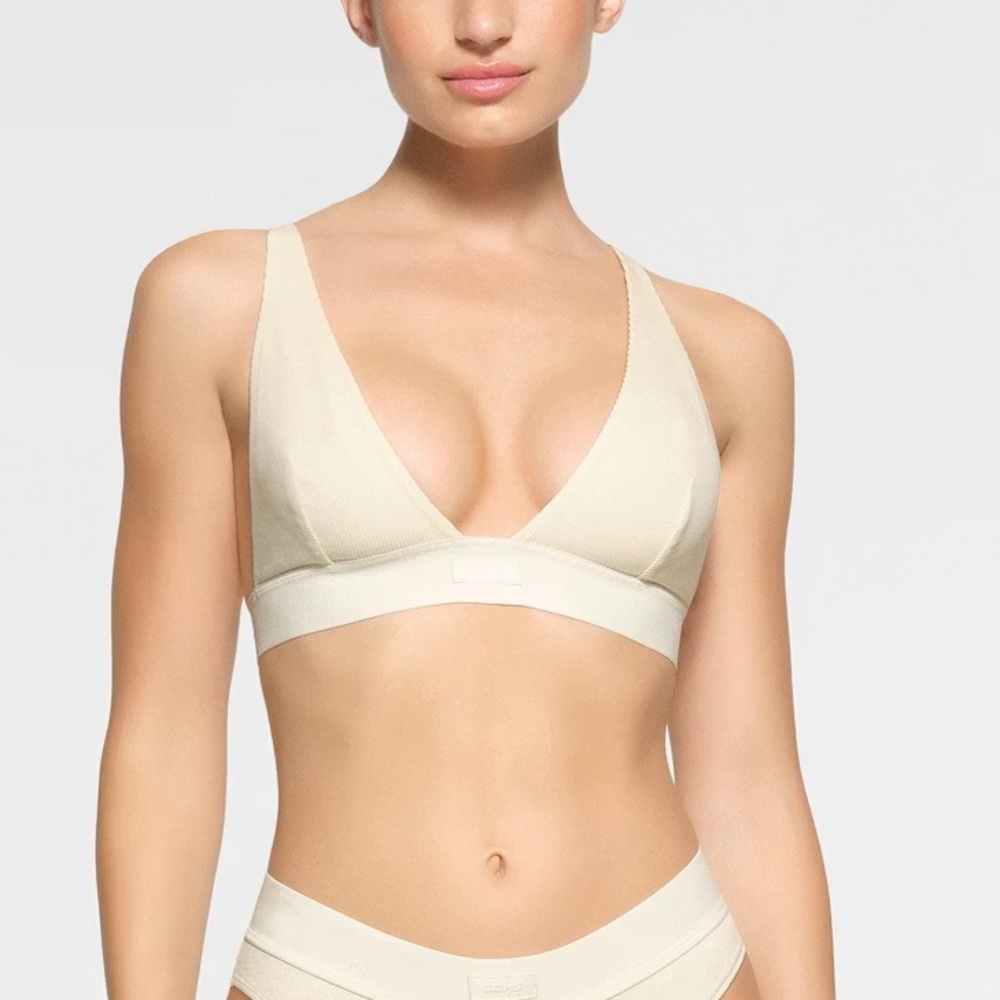 SKIMS Cotton Rib Plunge Bralette in colour Bone